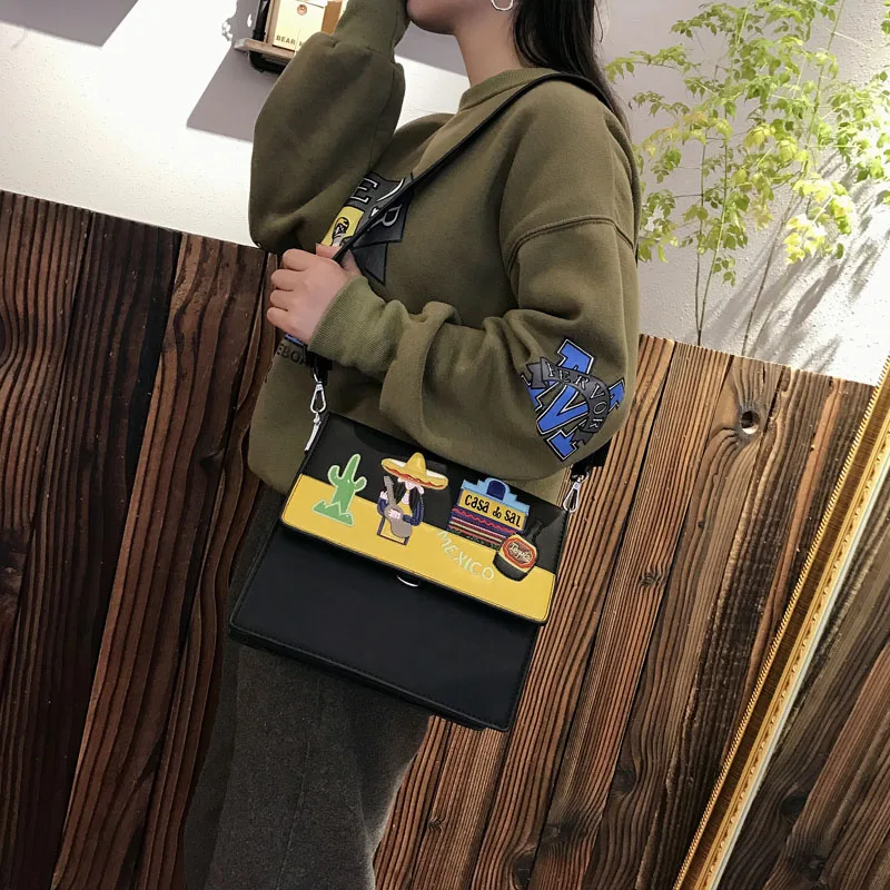 

3 Color Wide shoulder band organ bag cartoon embroidered shoulder bags female waterproof message bags Itaily Designer woman bags
