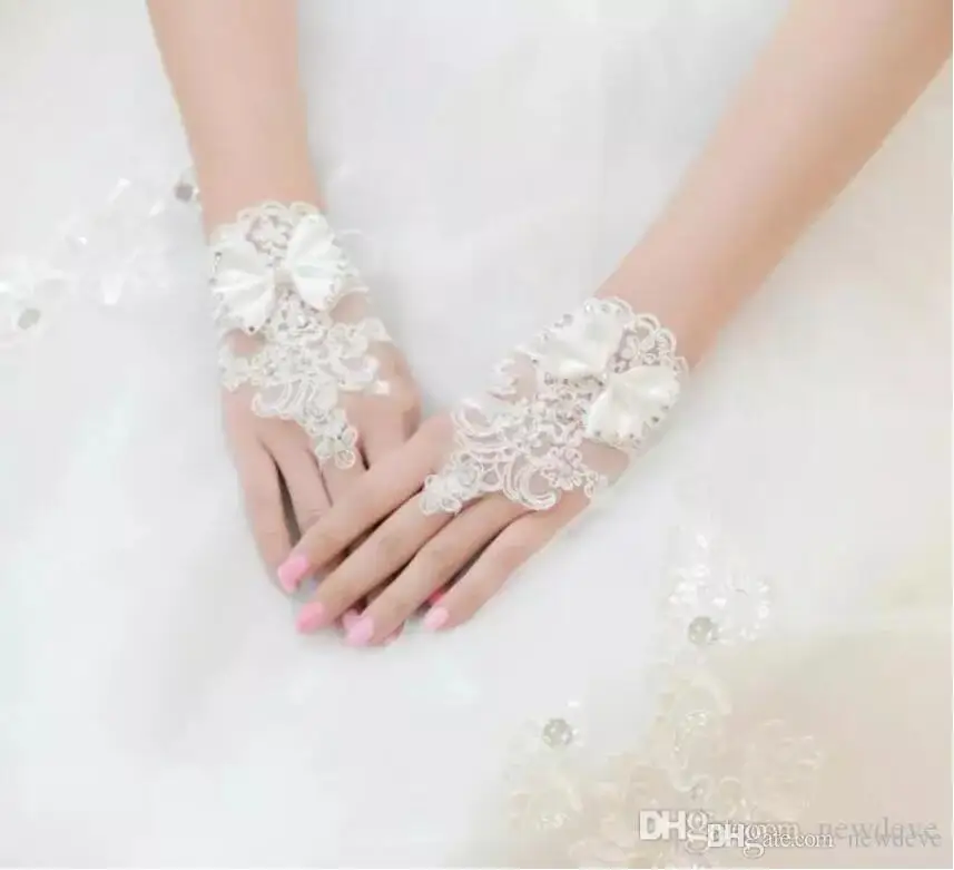 high-quality-white-fingerless-bridal-gloves-for-wedding-dresses-short-wrist-length-elegant-rhinestone-bridal-wedding-gloves-bride-glove (1)