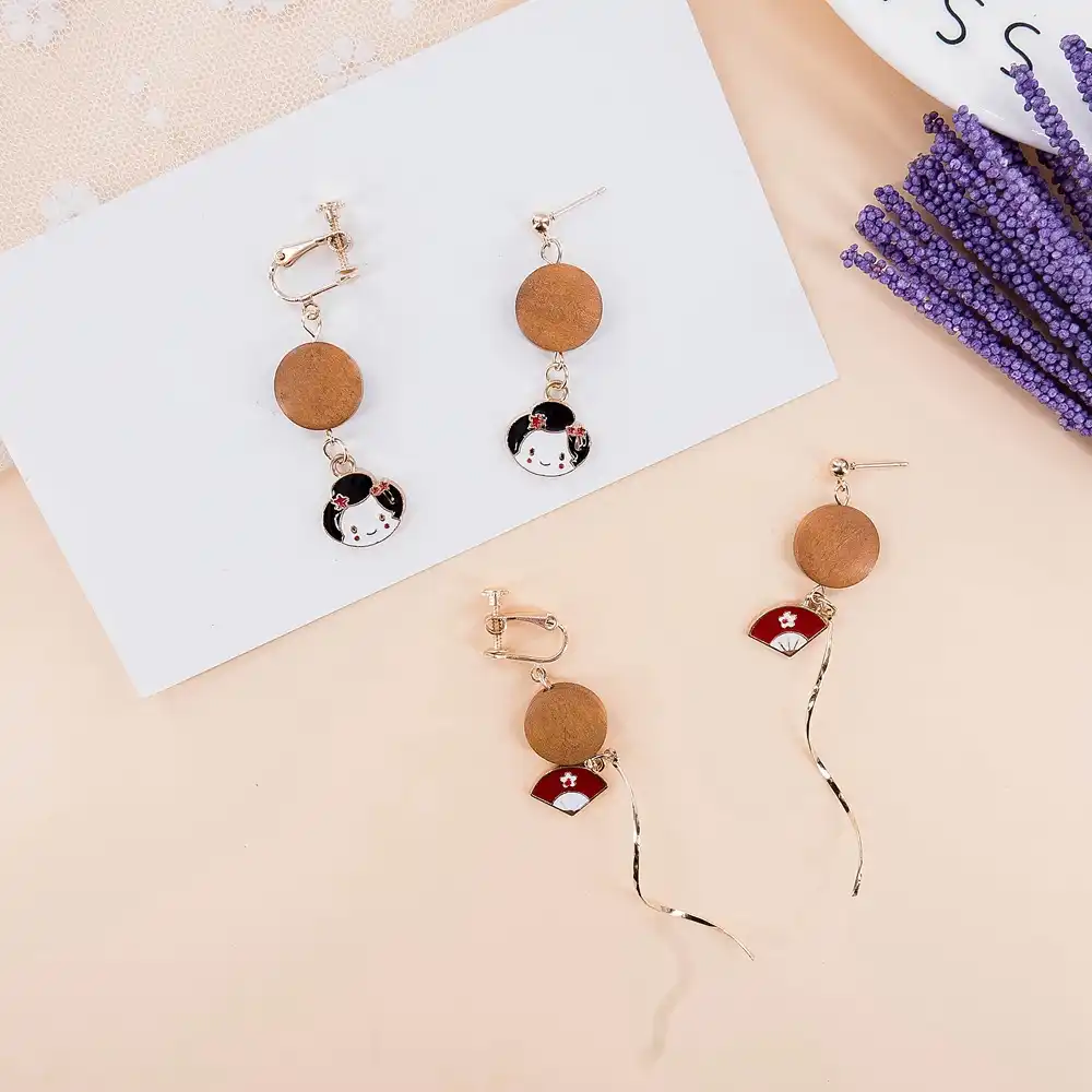 Kimono stud earrings with tassels