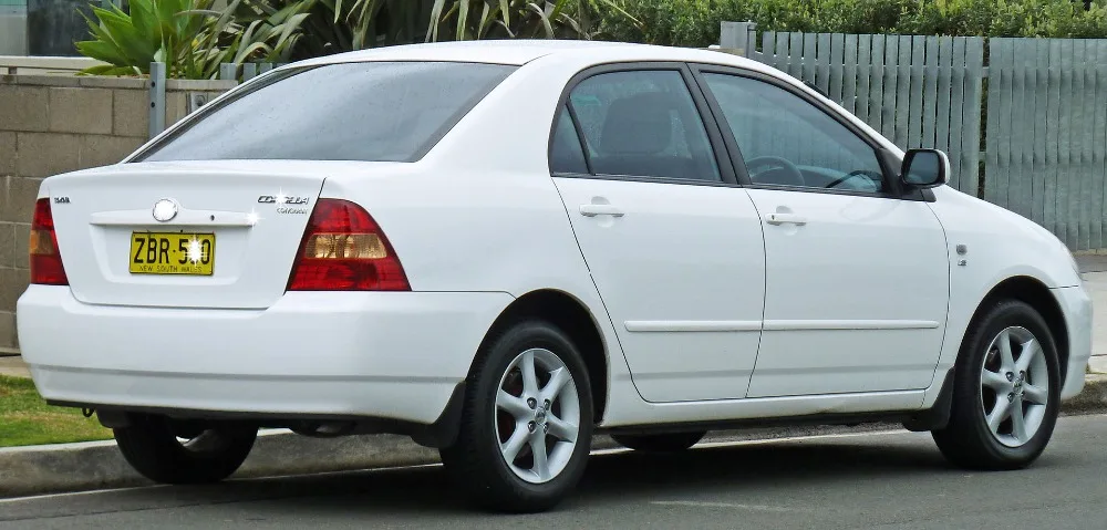 1920px-2003-2004_Toyota_Corolla_(ZZE122R)_Conquest_sedan_02 