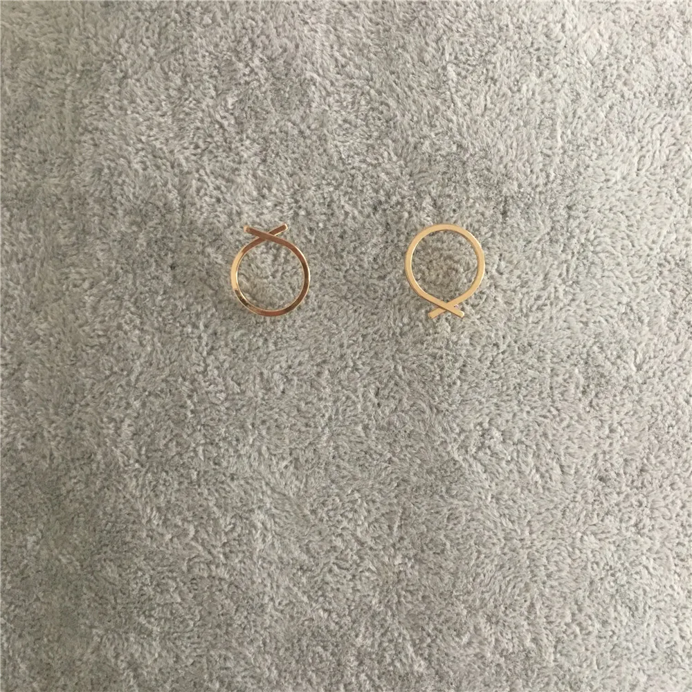 

CASUAL GOLD COLOR SMALL ROUND CIRCLE STUD EARRING FOR WOMAN GIRL