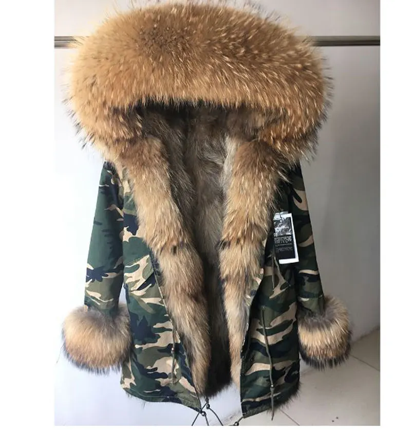 Женская парка с мехом енота на капюшоне длинная Камуфляжная подкладкой из