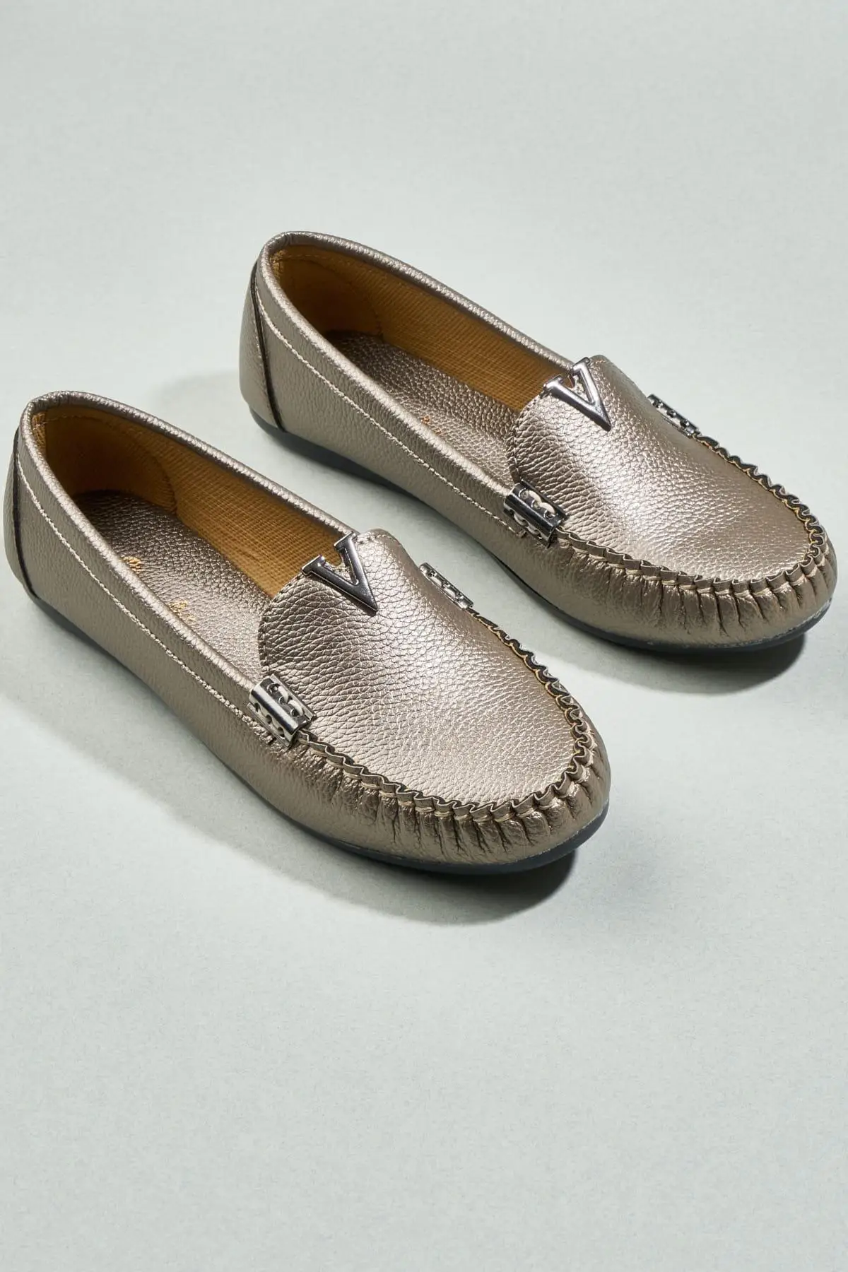 

Bambi Platinum Women 'S Loafer Shoes H0542055509