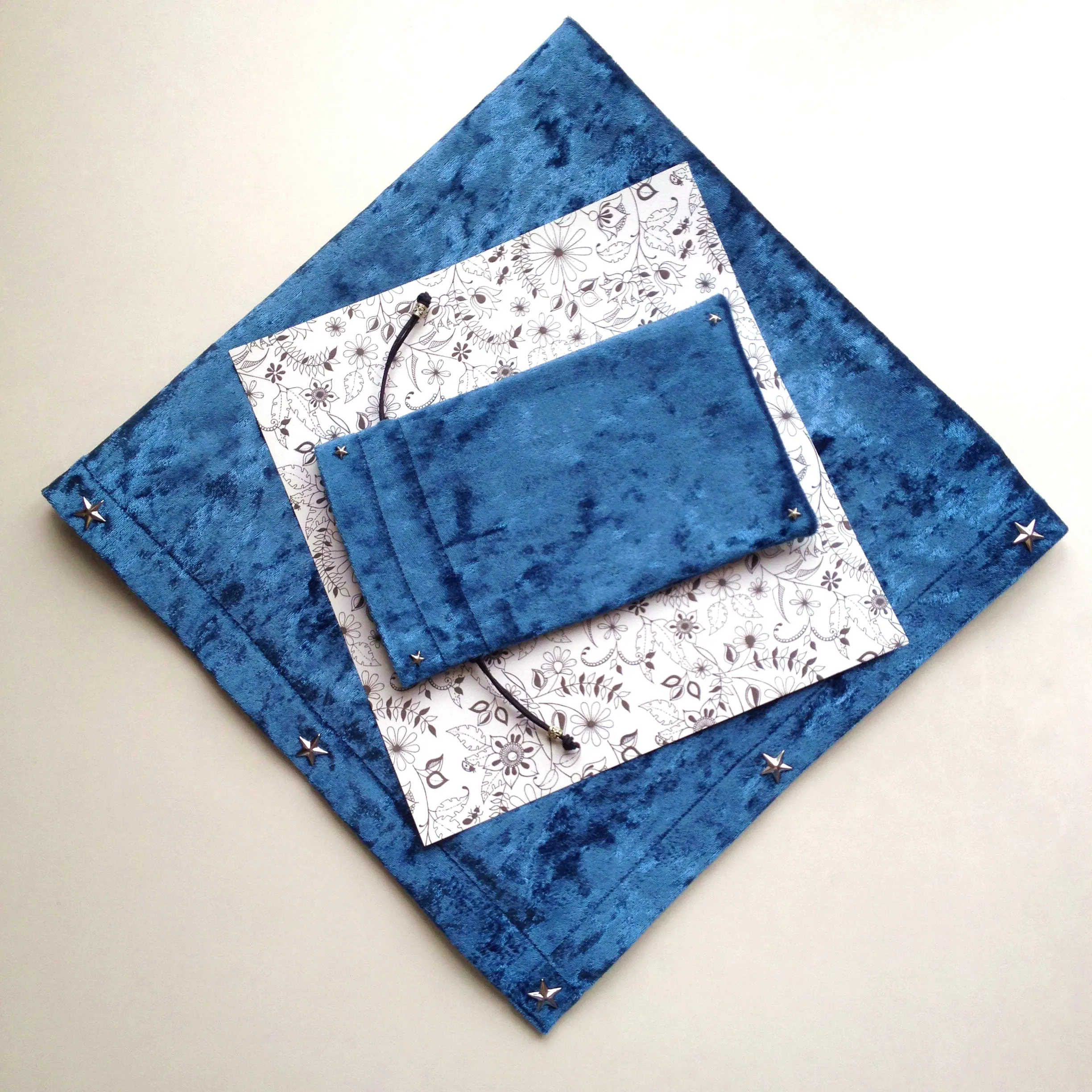 65x65 см темно-синий/фиолетовый/черный бархат Таро скатерть флокирование ткань пентаграмма стиль настольная игра, карты Таро