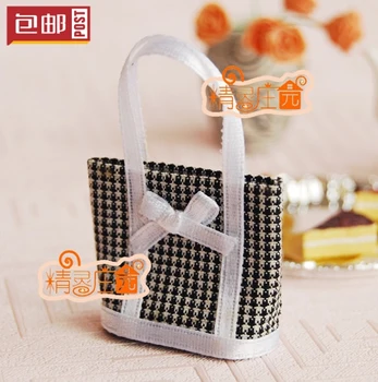 

Mini dollhouse Mini-furniture accessories of the black and white birds Chukou bow cute bag