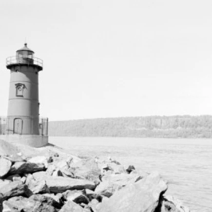USA  New York State  New York City  The Little Red Lighthouse Poster Print (18 x 24)