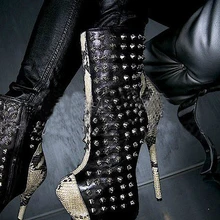 Пикантные женские ботильоны на платформе с металлическими заклепками и вставками из змеиной кожи; полусапожки на очень высоком каблуке 16 см для ночного клуба; Botine