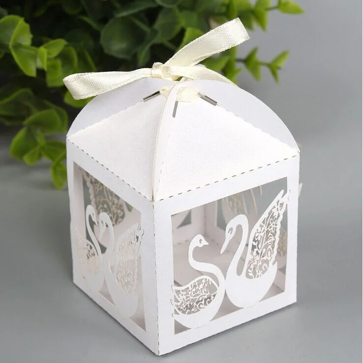 50 шт. бумажные коробки для конфет в форме лебедя с лазерной гравировкой, коробки для свадебной вечеринки, упаковочные коробки с лентой, свадебные сувениры, подарочные коробки