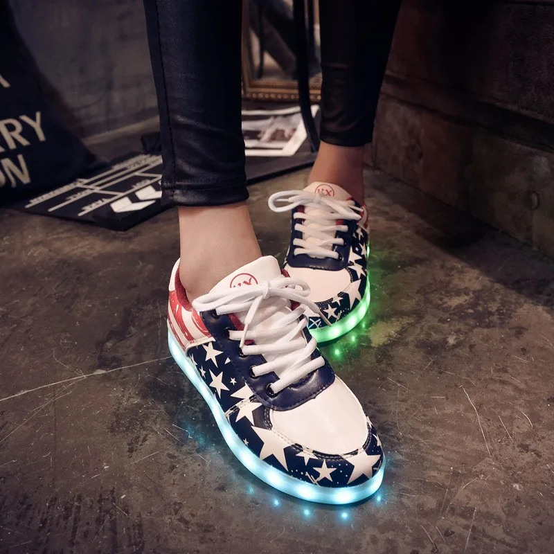 Световая обувь г. европейские размеры 34-44, большие детские ботинки с подзарядкой через USB для мальчиков и девочек, светодиодные светящиеся кеды 7 цветов, светящиеся туфли детские