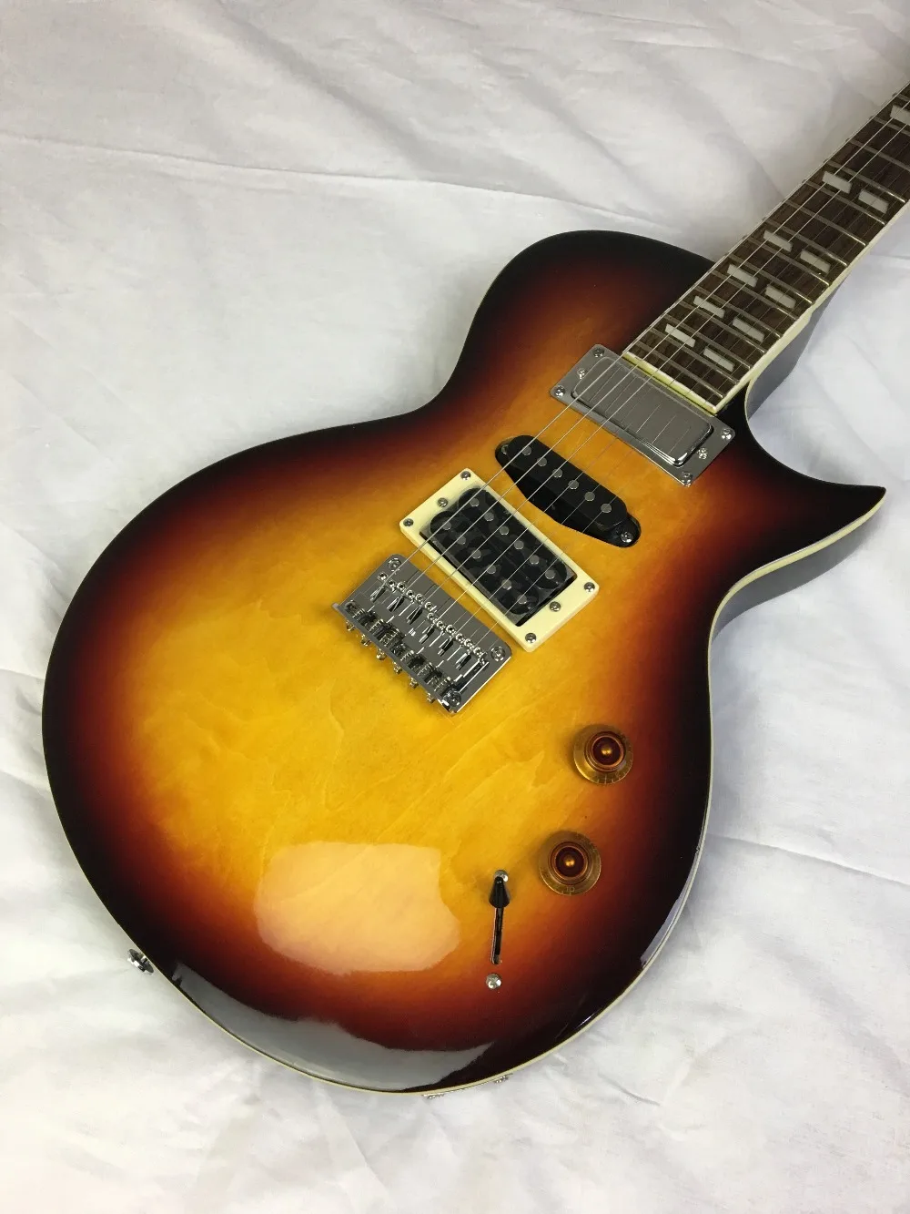

Accept Custom Any Wood Any Style Electr Electric Guitar Les Guitarra Paul6 String Picea Built-in Tuner LP DIY Wood Sun Yellow