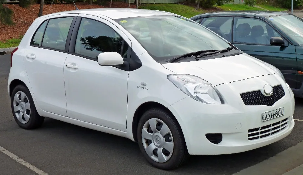 2005-2008_Toyota_Yaris_(NCP91R)_YRS_5-door_hatchback_02 