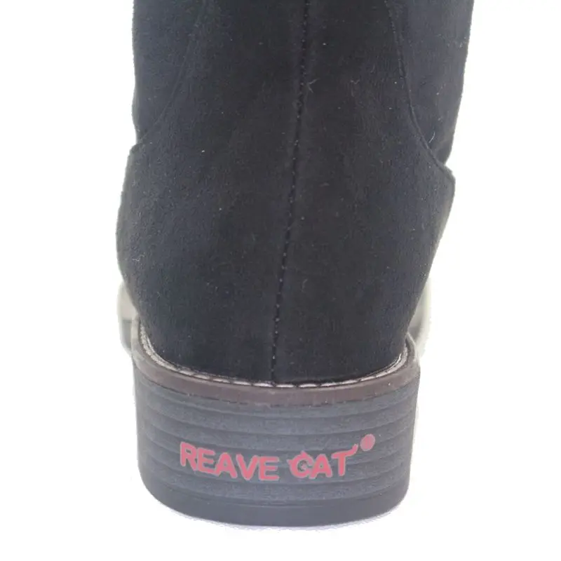 REAVE CAT/женские сапоги; Новинка; сезон осень-зима; женские сапоги на тонком Плоском Каблуке; Черные Сапоги выше колена; эластичная ткань; RL3554