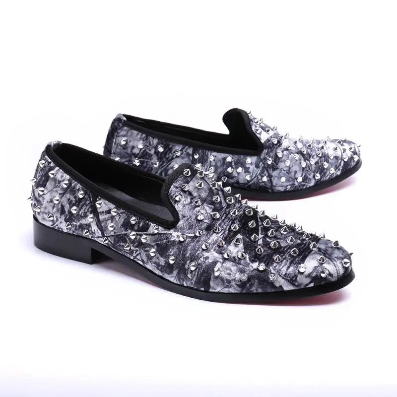 

Spring and summer men's casual leather shoes lazy driving shoes leather rivet shoes a foot pedal round head stage loafers