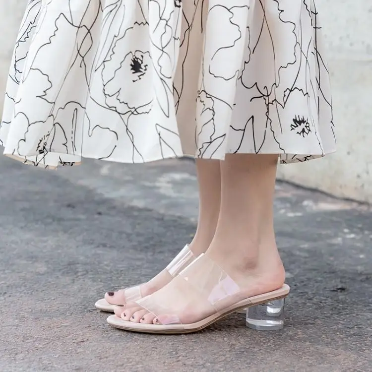 

Fashion Transparent PVC Buckle Slippers Women Peep Toe Slip On Lady Slides Middle Round Strange Clear Heels Summer Shoes Outdoor