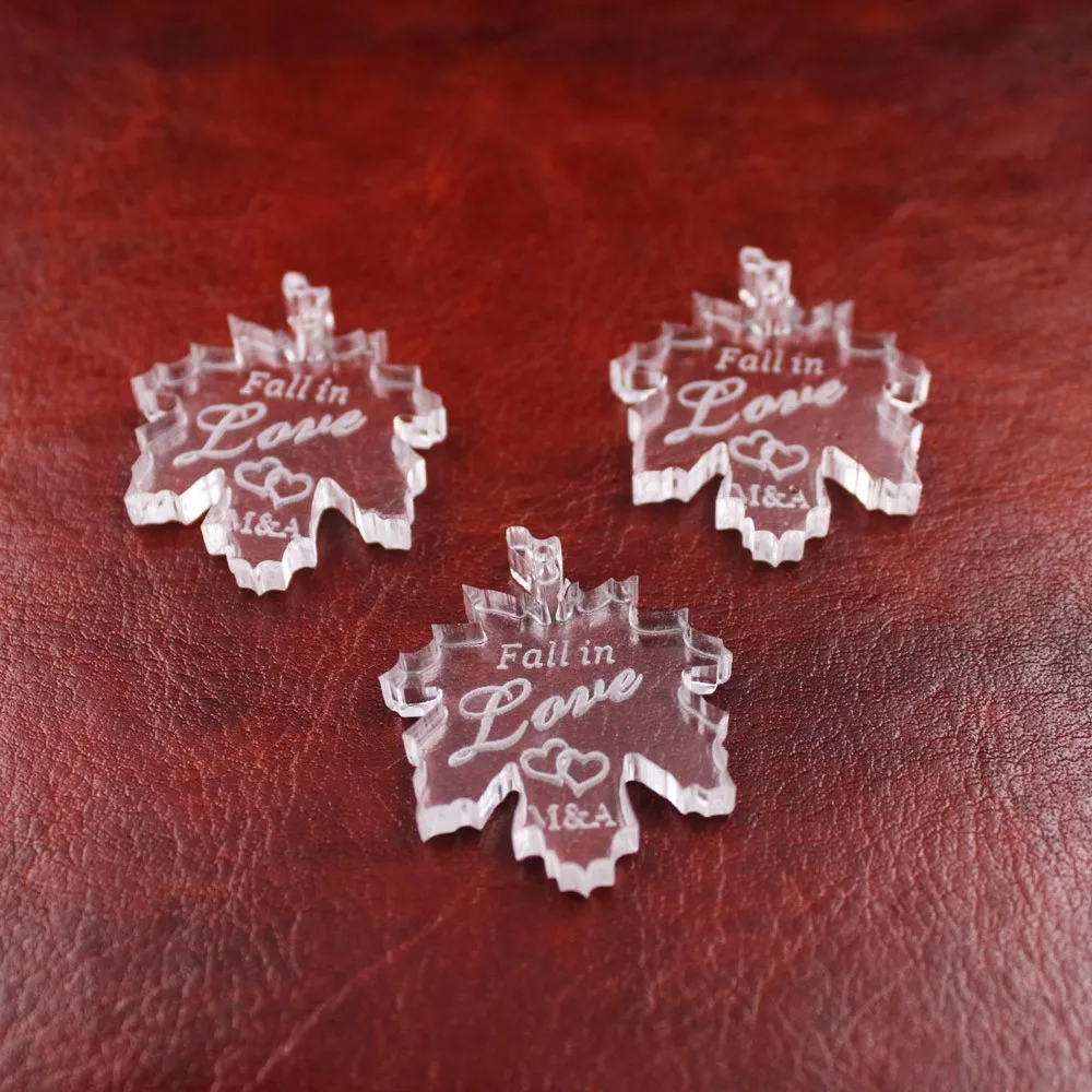 50 pcs Customized crystal Maple Leaf Personalized mr mrs name  Initials Wedding souvenirs Table Decoration Centerpieces Favors2
