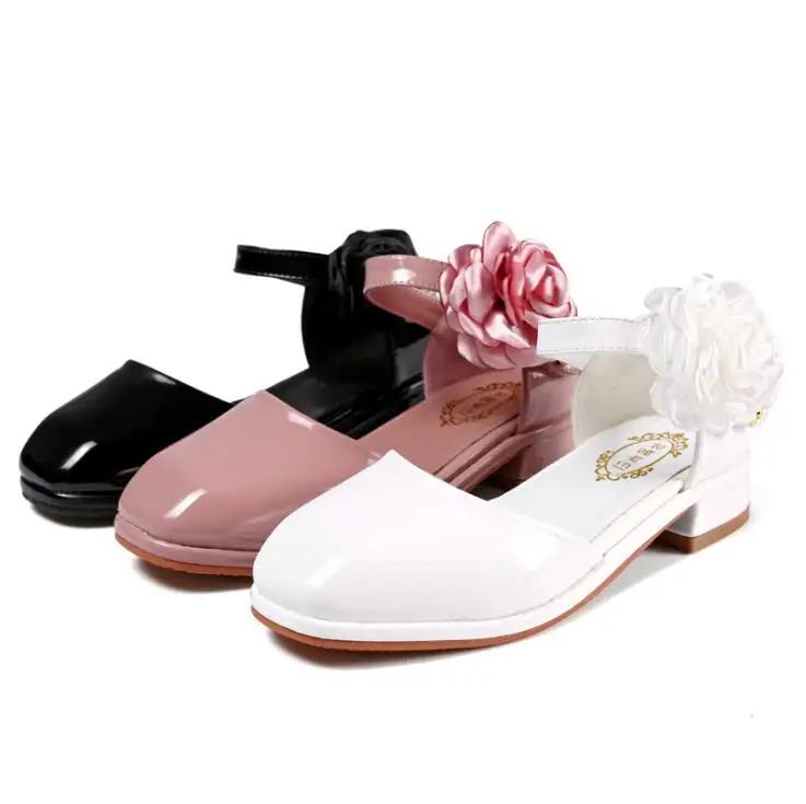 Новые детские сандалии для девочек, красивая обувь с большим цветком, детские сандалии на плоской подошве, лакированная кожа, танцевальная обувь принцессы для студентов
