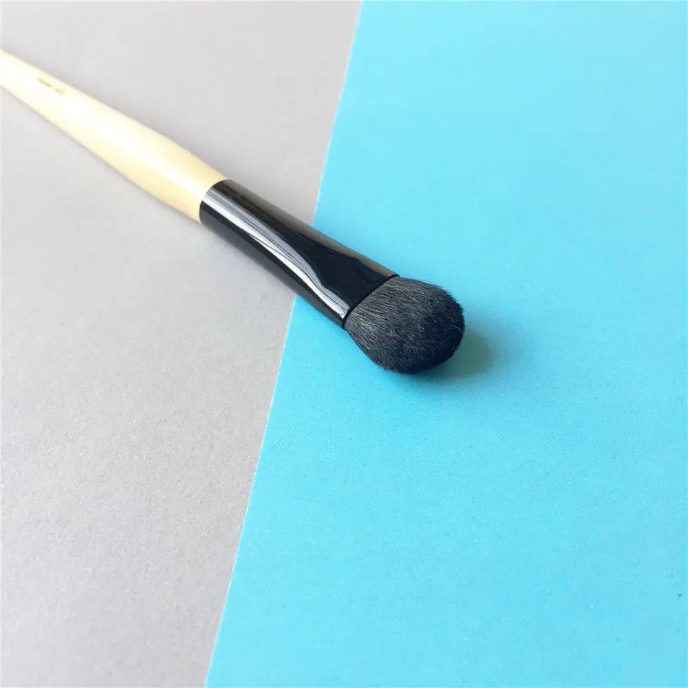 Bobbi Brown Eye Sweep Brush _ 5