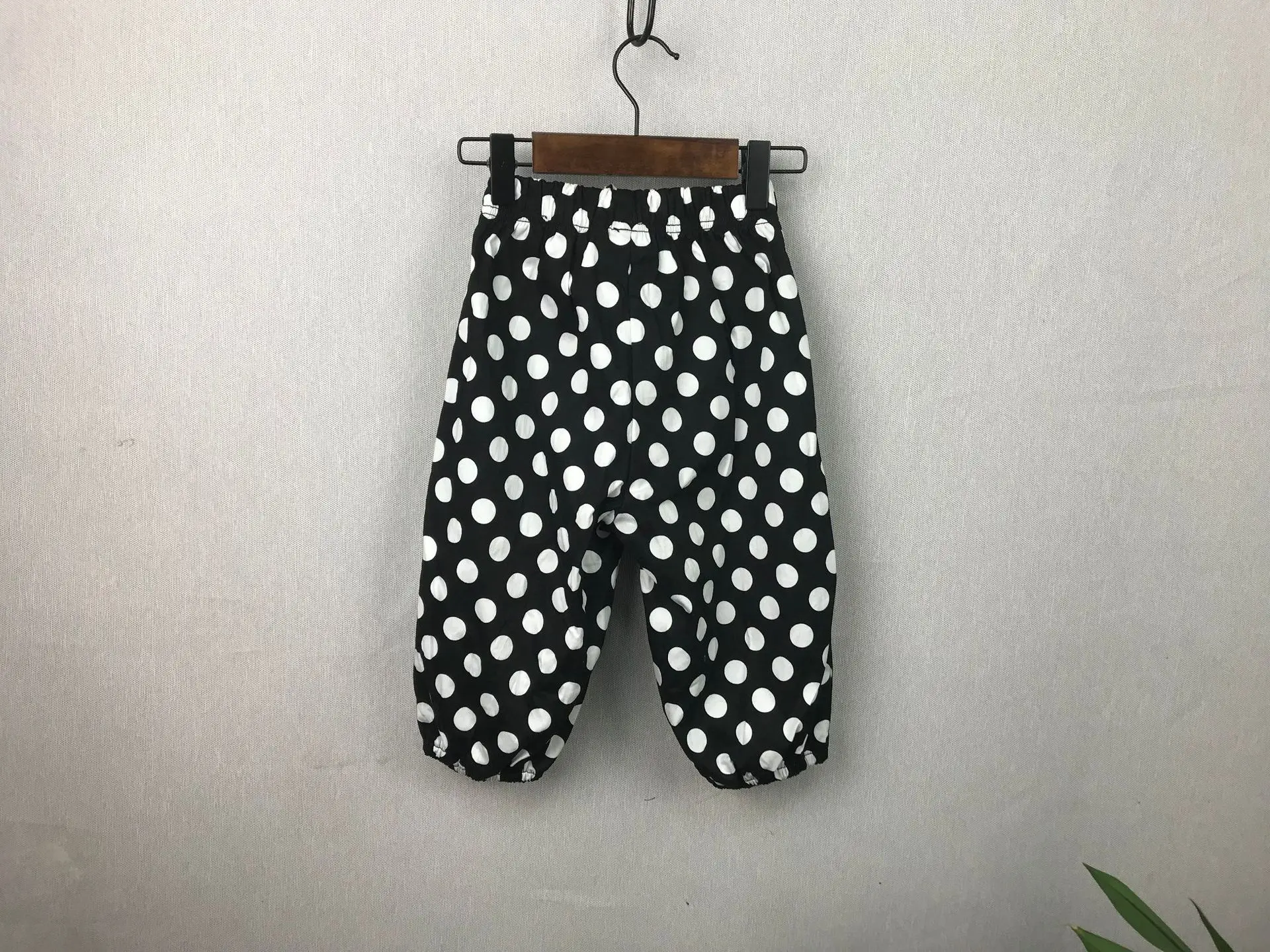 2 3 4 5 6 Y Girls Pants Fashion Korean Dot Printing Calf-length Bloom Pants Summer Toddler Baby Elastic Waist Loose Pants - Цвет: Черный