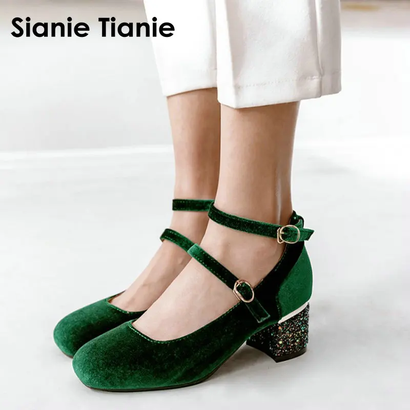 Sianie Tianie/велюровые бархатные женские туфли на среднем каблуке; Цвет зеленый, бордовый; блестящие женские туфли mary jane на каблуке с пряжкой и ремешком