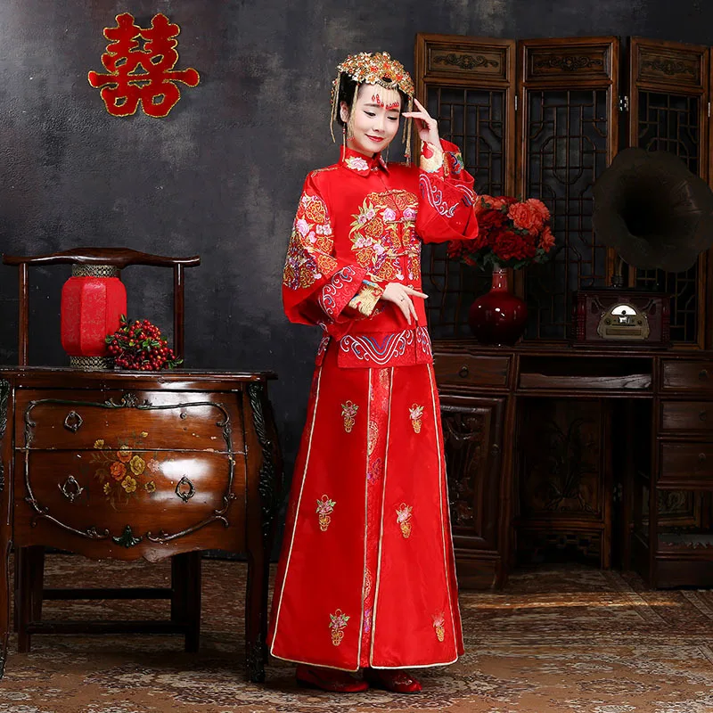 Asian Bride Embroidery Flower Cheongsam Elegant Hanfu Clothing Noble