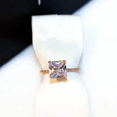 

HFYK The New fashion Korean version Europe classic luxurious Oversized Zircon temperament personality Special design Women Ring