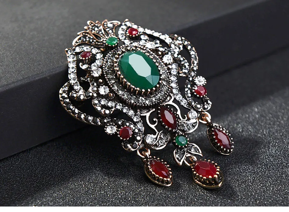 green-and-red-vintage-brooch-with-pandent_04