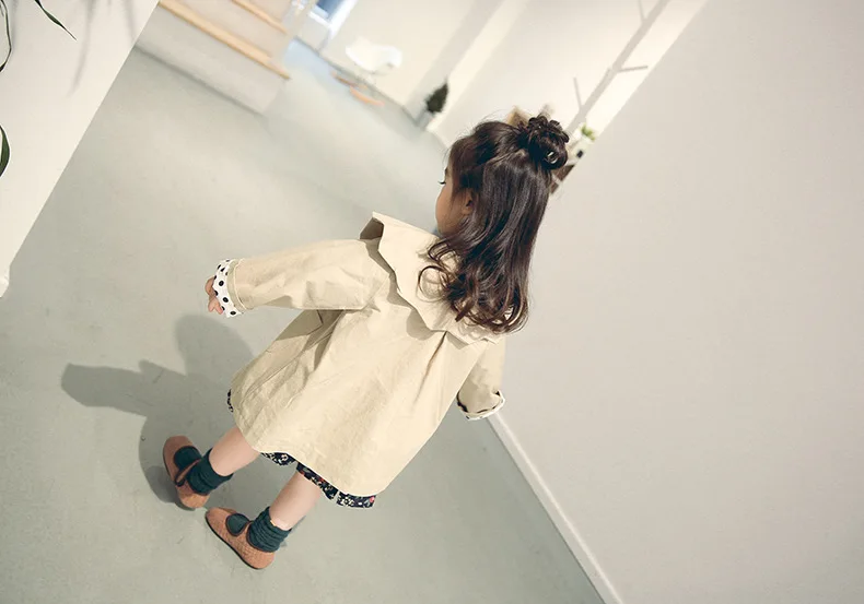 Осенняя однобортная новая куртка для малышей хлопковая куртка для маленьких девочек с воротником-лепестками в британском стиле пальто для