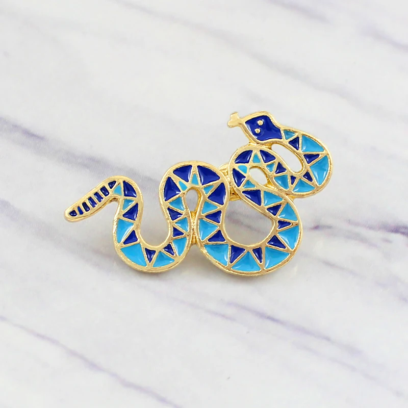 

XEDZ Blue delicate snake brooch geometric triangle stitching snake animal brooch lapel badge jewelry.