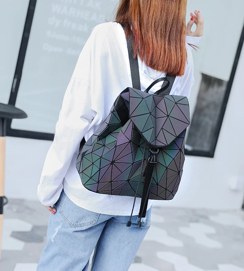 Women Geometric Backpack Luminous Female Evening Bag Diamond Sequins PU Laser Back Pack Lady Casual Plaid Baobao Mochila BP0232 (25)