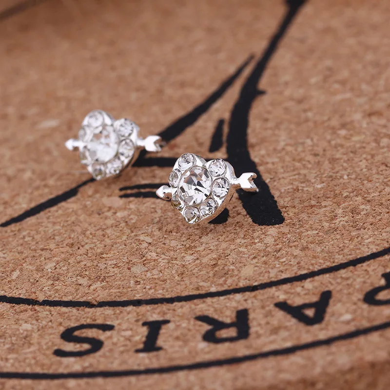 

Mossovy Korean Heart-shaped Zircon Silver Stud Earrings for Women Fashion Alloy Arrow Earrings Female Jewelry Aretes De Mujer