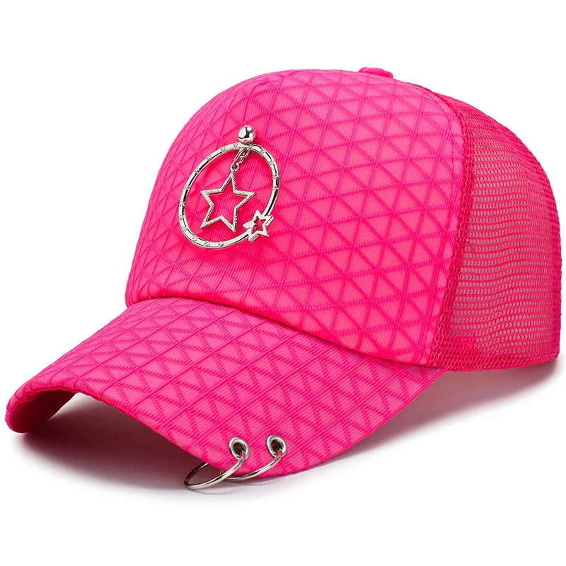 

Women's Snapback Mesh Baseball Cap with Pendant logo Triangle pattern Curved visor Ring Summer Breathable Trucker Hat Beach