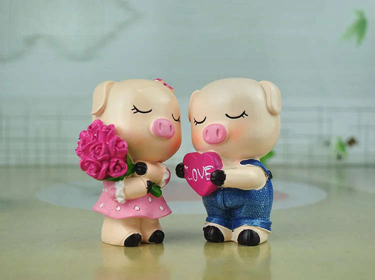 Pig Lover Figurine (7)
