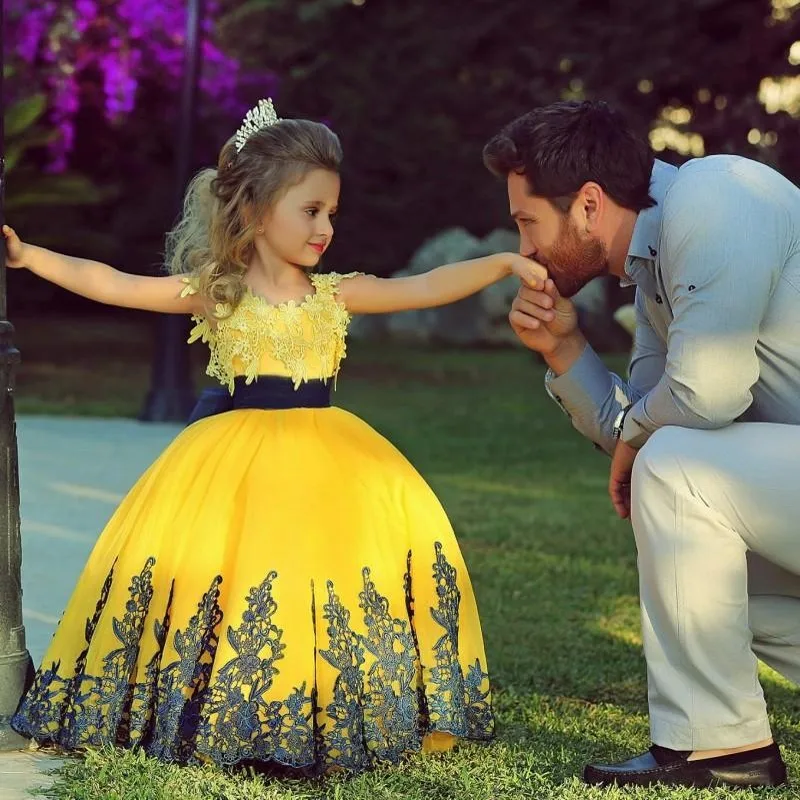 Girls Dress 2018 New Summer Mesh Girls Clothes yellow Applique Princess Dress Children Summer Clothes Baby Girls Dress цена Girls Dress 2018 New Summer Mesh Girls Clothes yellow Applique Princess Dress Children Summer Clothes Baby Girls Dress цены онлайн