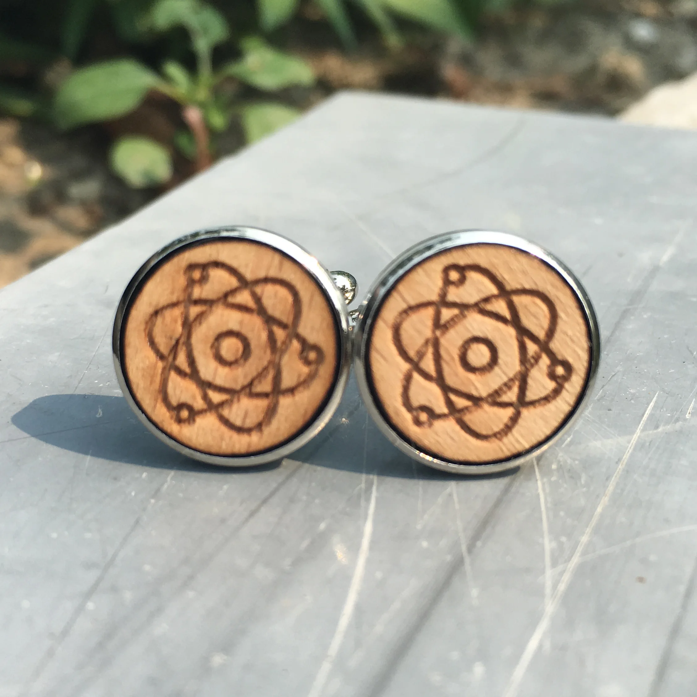 

Atom Laser Cut Handmade Wood Cufflinks Chemistry Wooden Cuff Link Rustic Wedding Accessory Geekery Groomsmen Cuff Links X5 Pairs