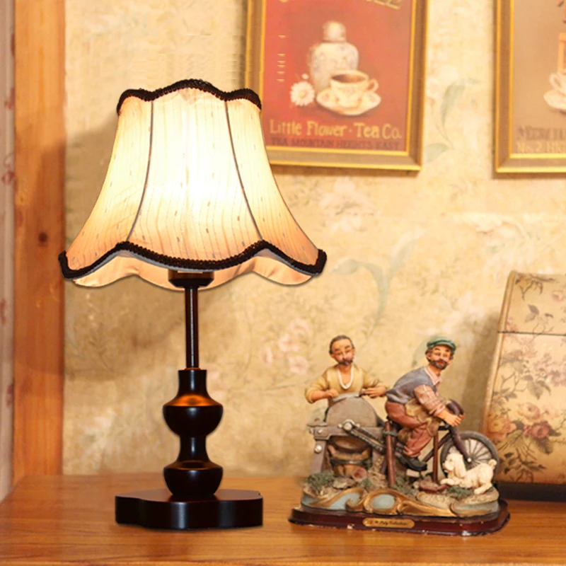 

Modern Chinese style wood retro table lamp Pastoral fabric decoration Bedroom study bedside work light