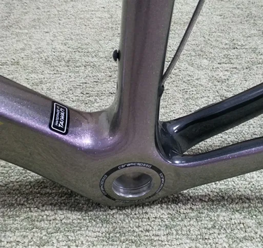 

Free shipping 2018 High quality Carbon Frame road Bike T1100 Full carbon fiber bicycle frame with Brake + Stem + Handlebar