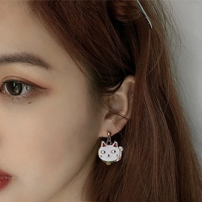 

2019 New Japan Enamel Lucky Cat Asymmetric Drop Earring Lovely Vintage Long Dangle Earrings for Women Girls Jewelry Gifts