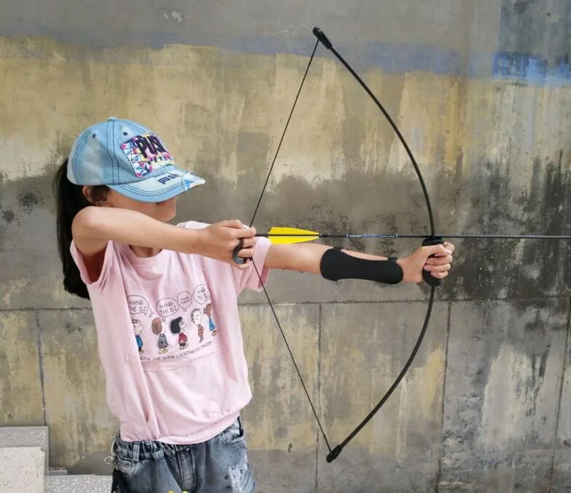 

Children folding bow and arrow, hunting contact bows and arrows, send the finger and arm sheath