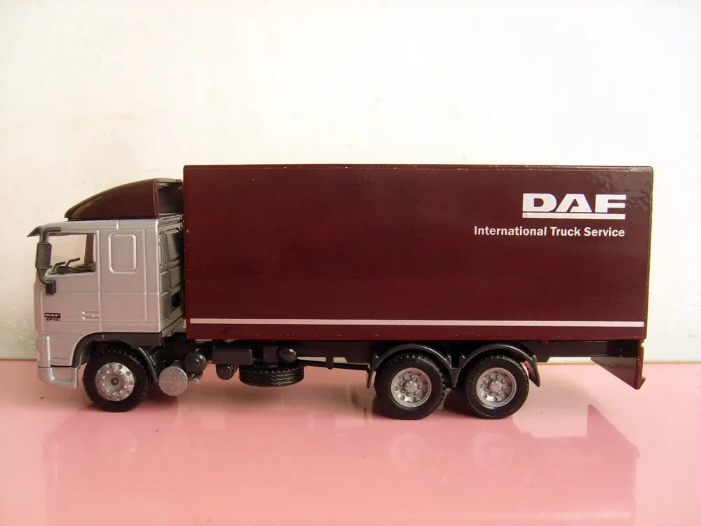 

1:50 DAF 95XF Straight Van Truck toy