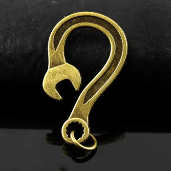 

2PCs Cool strange Key chain Wrench Hook Biker Key clasp Clip