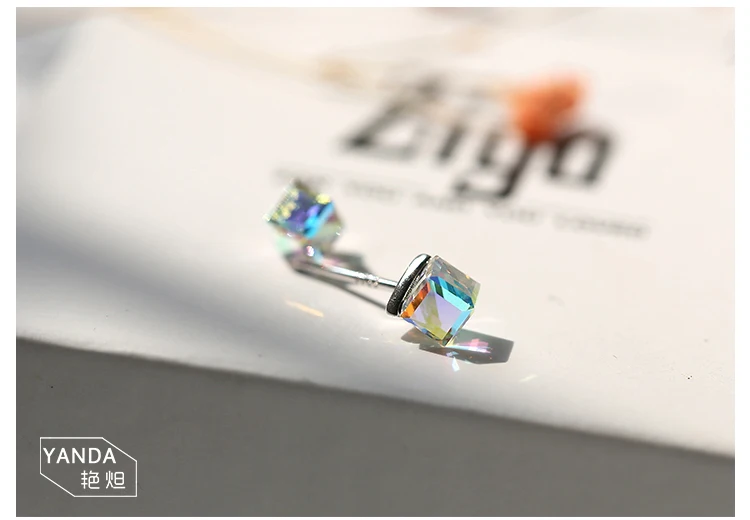 Geomentric square swarovski crystal stud earrings 03_01