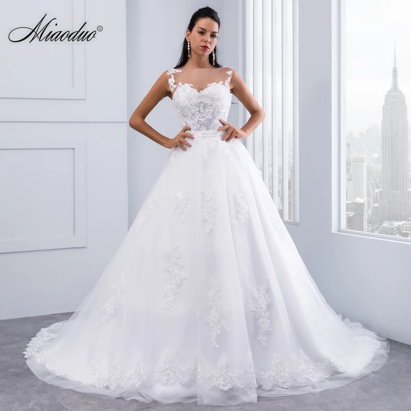 

Miaoduo Ball Gown Wedding Dresses 2019 Lace Appliques Sleeveless Bridal Gowns Crystal Sashes Vestido De Novias hochzeitkleid New