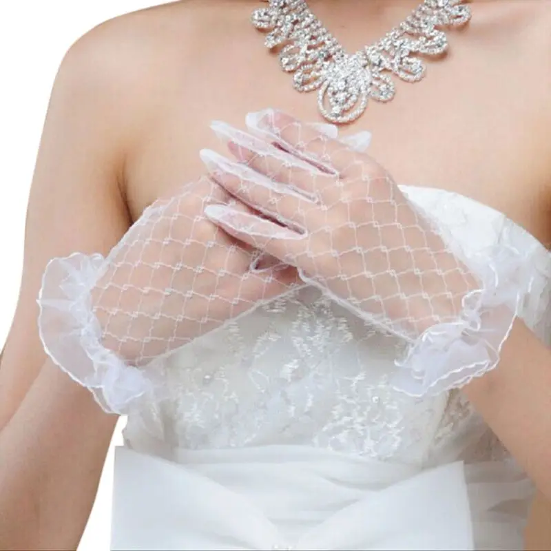Белые Свадебные короткие перчатки с прозрачными ромбовидными марлями и рюшами, кружевные перчатки длиной до запястья, вечерние аксессуары
