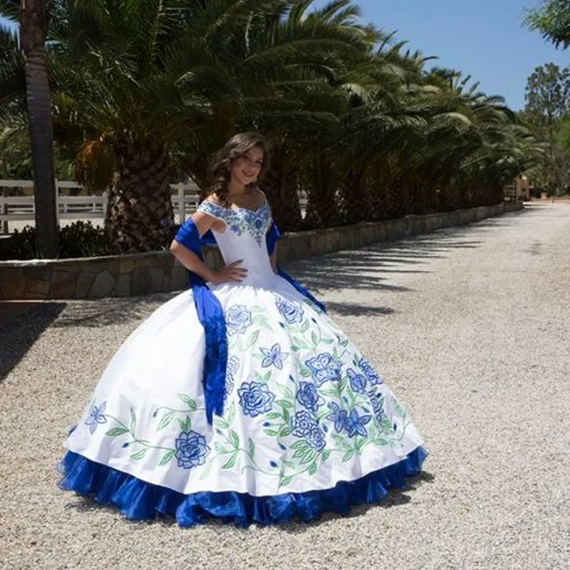 

2017 Luxurious White Royal Blue Embroidery Ball Gown Quinceanera Dresses Satin Floor-Length Sweetheart Vestidos De 15 Anos