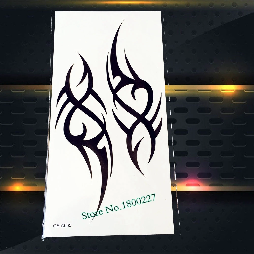 Crows are often associated with intelligence and insight. In Japan, it is  believed that the presence of a crow in a fountain drinking water is a way  of reminding us to trust, image size:1000x1000