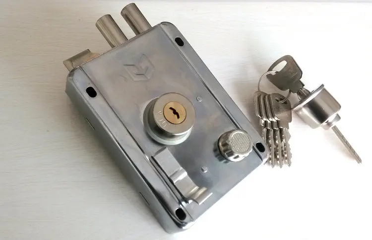 Security gate door locks Security gate door locks