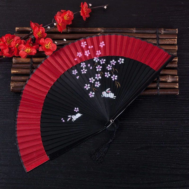 Китайский Шелковый веер ручной работы красивый ретро полый красный веер с цветами поверхность складной веер свадьба день рождения подарки гостю - Цвет: 6