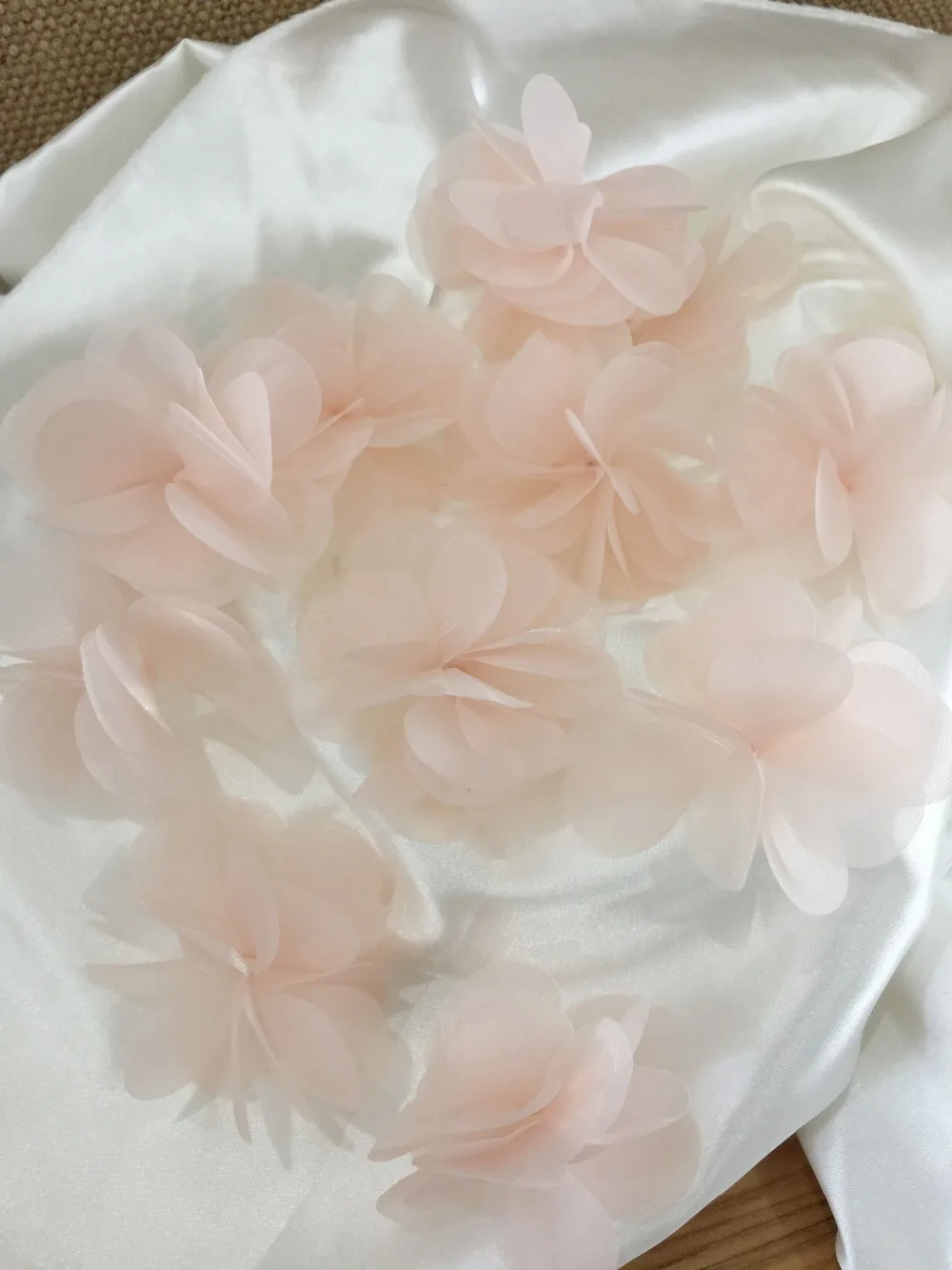 

100 pcs/ Lot Handmade Blush Pink 3D lace applique motif, vivid chiffon petal lace applique for baby headband, tutu ski