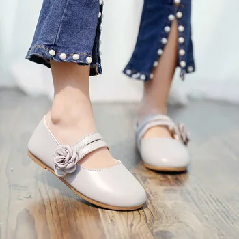 

2019 New Small Girls Sandals Side Flowers Baby Single Shoes Students Soft Bottom Dance Shoes Summer Wedding Party Shoes