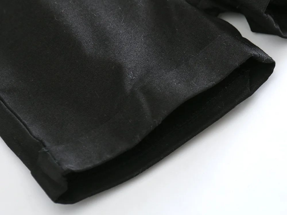 4587976311_2068599042